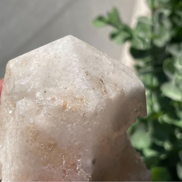 Druzy White Quartz Tower - Picture 16 of 17